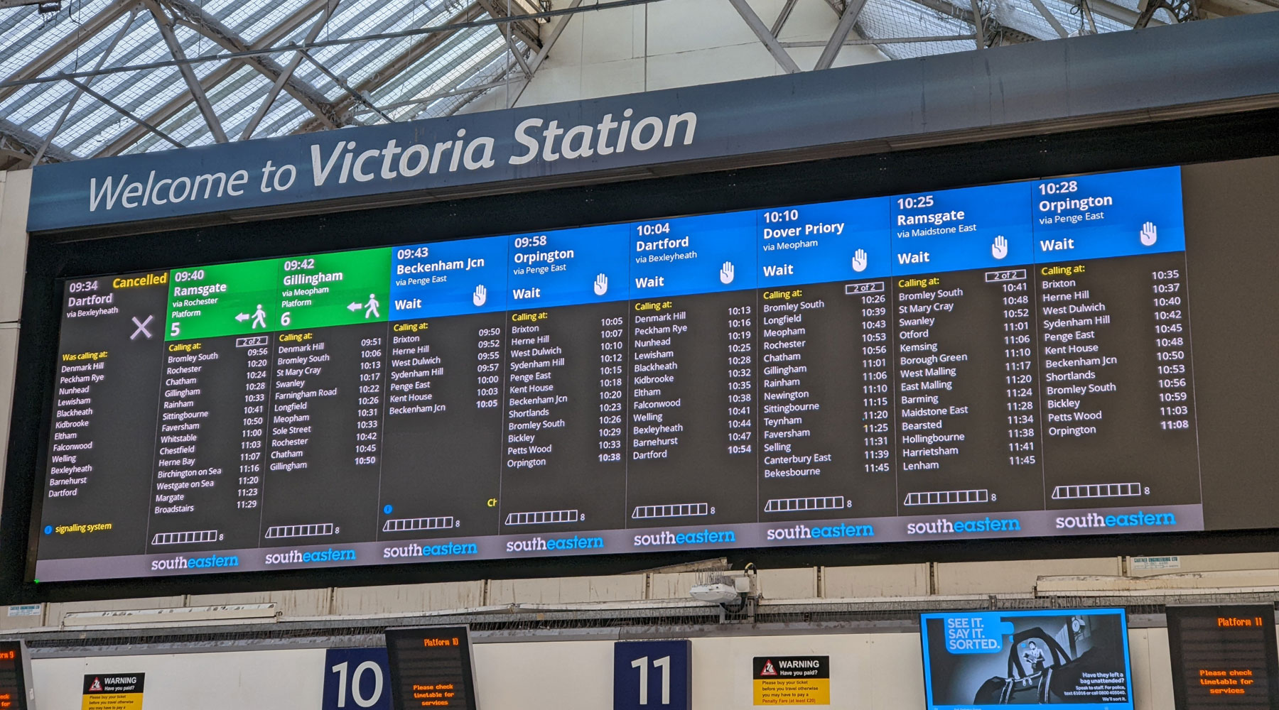 london-victoria-departure-boards-02